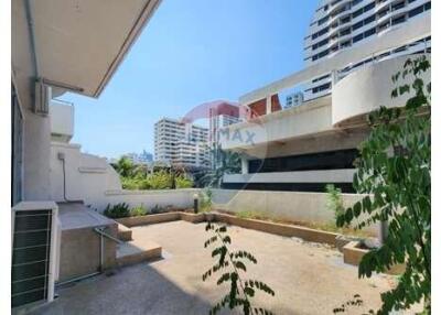 Luxury 4 bedroom home near BTS Phrom Phong, rare find.