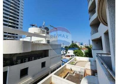 Luxury 4 bedroom home near BTS Phrom Phong, rare find.