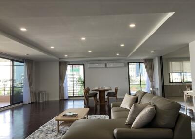 Stunning and Spacious 3-Bedroom Apartment for Rent in Sukhumvit - Your Dream Home Awaits!