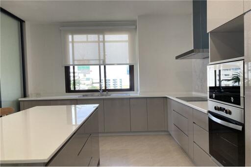 Stunning and Spacious 3-Bedroom Apartment for Rent in Sukhumvit - Your Dream Home Awaits!