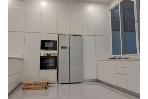 4 bed townhouse for rent pet friendly BTS Phrompong Thonglor sukhumvit