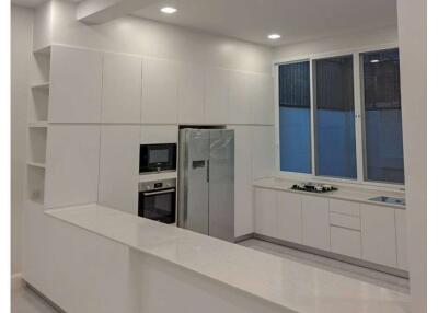 4 bed townhouse for rent pet friendly BTS Phrompong Thonglor sukhumvit