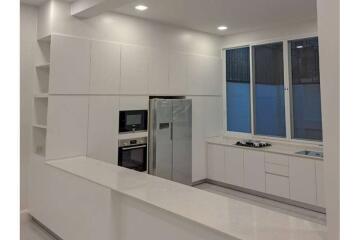 4 bed townhouse for rent pet friendly BTS Phrompong Thonglor sukhumvit