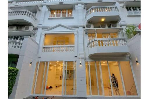 4 bed townhouse for rent pet friendly BTS Phrompong Thonglor sukhumvit