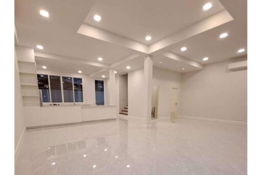 4 bed townhouse for rent pet friendly BTS Phrompong Thonglor sukhumvit