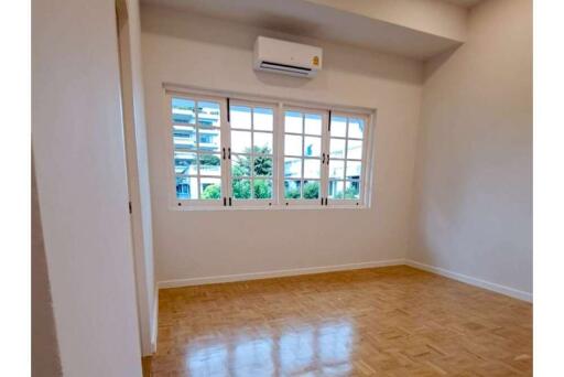 4 bed townhouse for rent pet friendly BTS Phrompong Thonglor sukhumvit