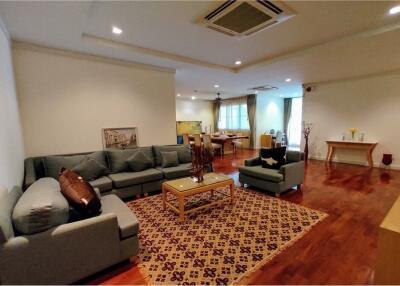 For rent pet friendly apartment 3 beds in Sukhumvit 22 BTS Phrompong