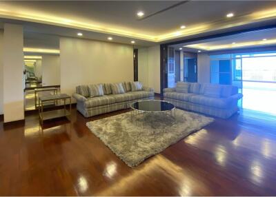 Penthouse unit 4beds+ maid big balcony in Sathon