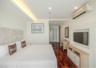 Newly Renovated High-Floor 2 Bedroom Apartment for Rent in Sukhumvit 20