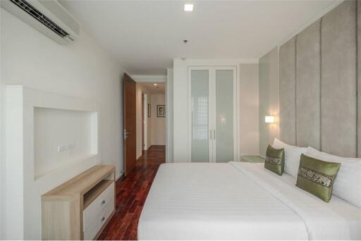 Newly Renovated High-Floor 2 Bedroom Apartment for Rent in Sukhumvit 20