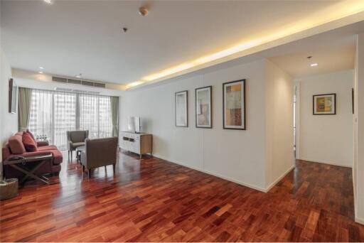 Newly Renovated High-Floor 2 Bedroom Apartment for Rent in Sukhumvit 20