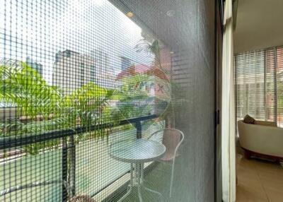 Urban Oasis: 3-Bed Condo, Prime Watthana Location