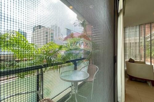 Urban Oasis: 3-Bed Condo, Prime Watthana Location