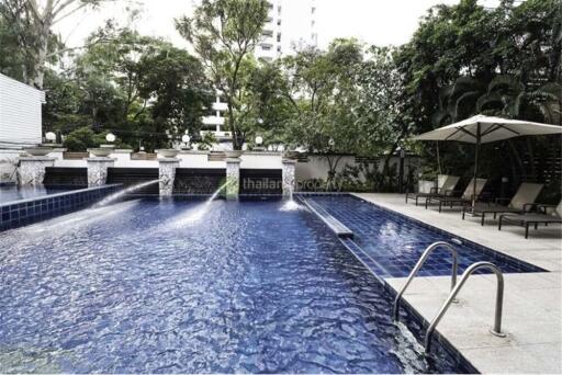 Urban Oasis: 3-Bed Condo, Prime Watthana Location