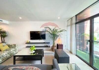 Urban Oasis: 3-Bed Condo, Prime Watthana Location