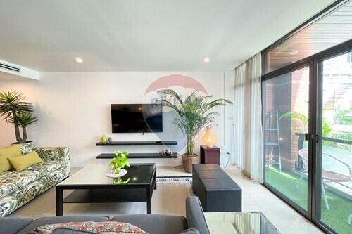 Urban Oasis: 3-Bed Condo, Prime Watthana Location