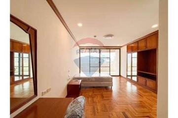 Renovated 3-Bedroom with Spacious Balcony in Asoke - Pet-Friendly