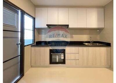 Renovated 3-Bedroom with Spacious Balcony in Asoke - Pet-Friendly