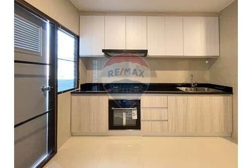 Renovated 3-Bedroom with Spacious Balcony in Asoke - Pet-Friendly