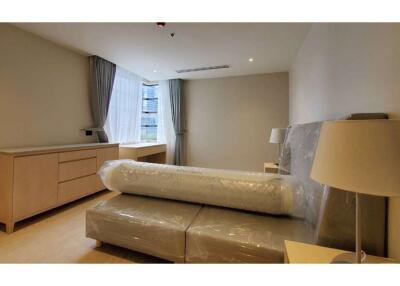 Newly renovated 3-bedroom apartment in Sathorn.