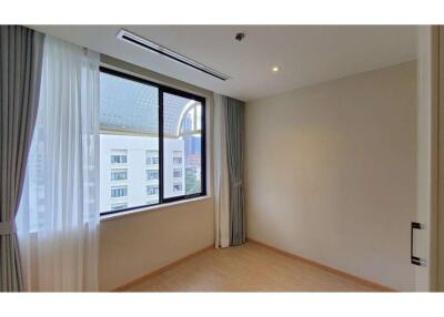 Newly renovated 3-bedroom apartment in Sathorn.