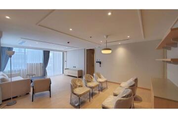 Newly renovated 3-bedroom apartment in Sathorn.