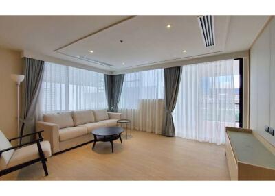 Newly renovated 3-bedroom apartment in Sathorn.