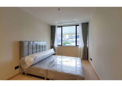 Newly renovated 3-bedroom apartment in Sathorn.