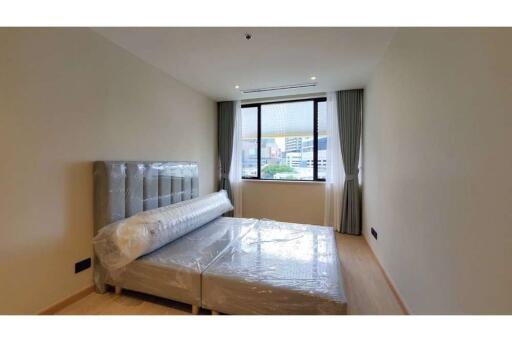 Newly renovated 3-bedroom apartment in Sathorn.