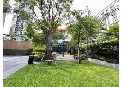 A corner unit in CBD Sathorn area.