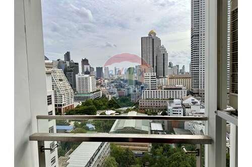 A corner unit in CBD Sathorn area.