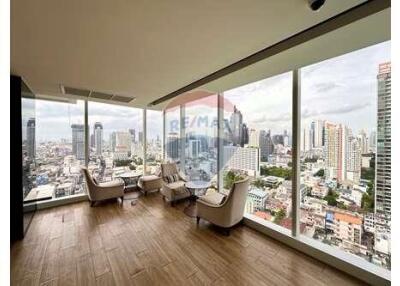 A corner unit in CBD Sathorn area.