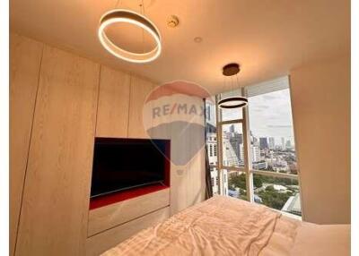 A corner unit in CBD Sathorn area.