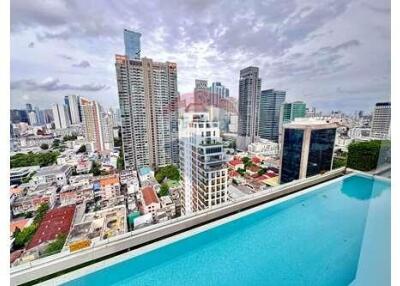 A corner unit in CBD Sathorn area.