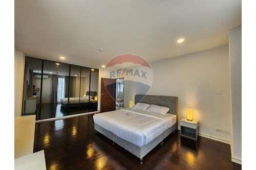 This stunning 3 bedroom,Pet friendly,Bts Thonglor