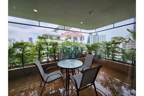 This stunning 3 bedroom,Pet friendly,Bts Thonglor