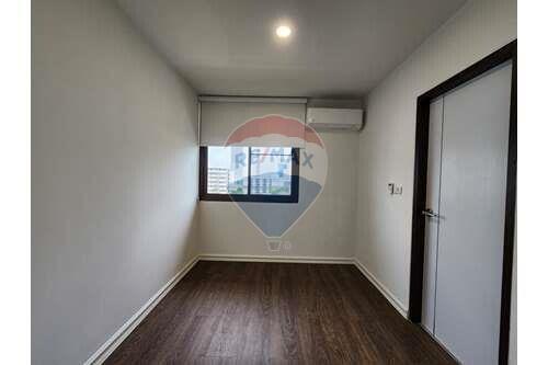 This stunning 3 bedroom,Pet friendly,Bts Thonglor