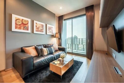 Urban Bangkok Condo: 1BR, 1BA, Pool & Gym