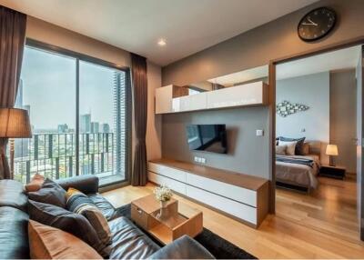 Urban Bangkok Condo: 1BR, 1BA, Pool & Gym