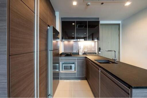 Urban Bangkok Condo: 1BR, 1BA, Pool & Gym