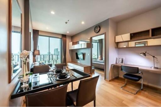 Urban Bangkok Condo: 1BR, 1BA, Pool & Gym