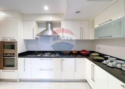 Elegant 3-Bedroom, pet Friendly Apartment For Rent Near  BTS Asoke.