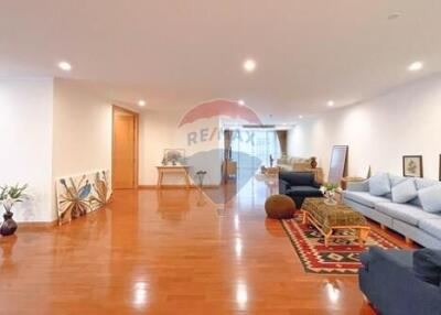 Elegant 3-Bedroom, pet Friendly Apartment For Rent Near  BTS Asoke.