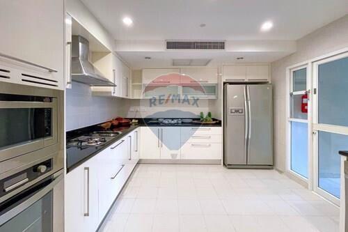 Elegant 3-Bedroom, pet Friendly Apartment For Rent Near  BTS Asoke.