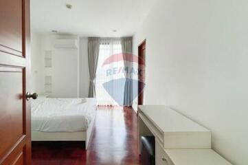 Modern 2-bedroom with Pet friendly; located in the heart of Thonglor.