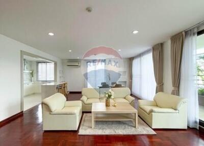 Modern 2-bedroom with Pet friendly; located in the heart of Thonglor.