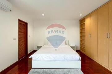 Modern 2-bedroom with Pet friendly; located in the heart of Thonglor.