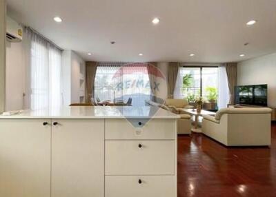 Modern 2-bedroom with Pet friendly; located in the heart of Thonglor.