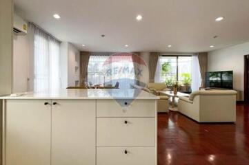 Modern 2-bedroom with Pet friendly; located in the heart of Thonglor.