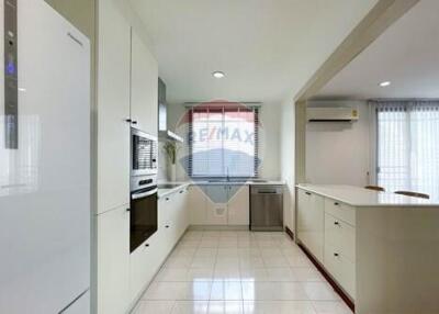 Modern 2-bedroom with Pet friendly; located in the heart of Thonglor.